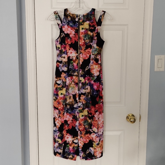 Floral Sheath Dress - Picture 3 of 7
